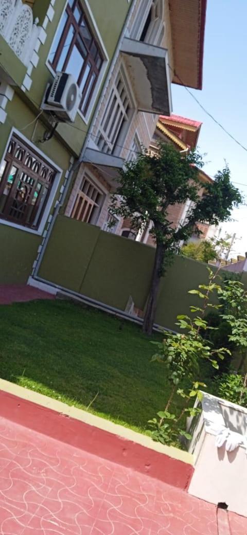 Mir Manzil Bed & Breakfast Srinagar  Bagian luar foto