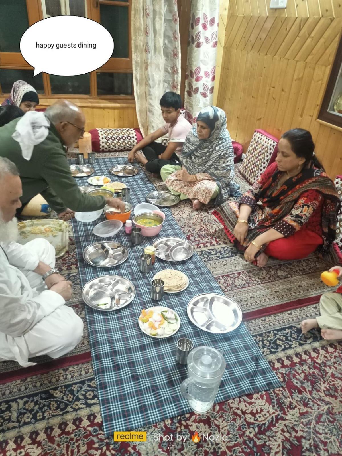 Mir Manzil Bed & Breakfast Srinagar  Bagian luar foto